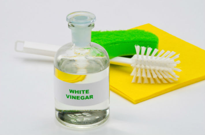 white-vinegar-for-cleaning-575x380