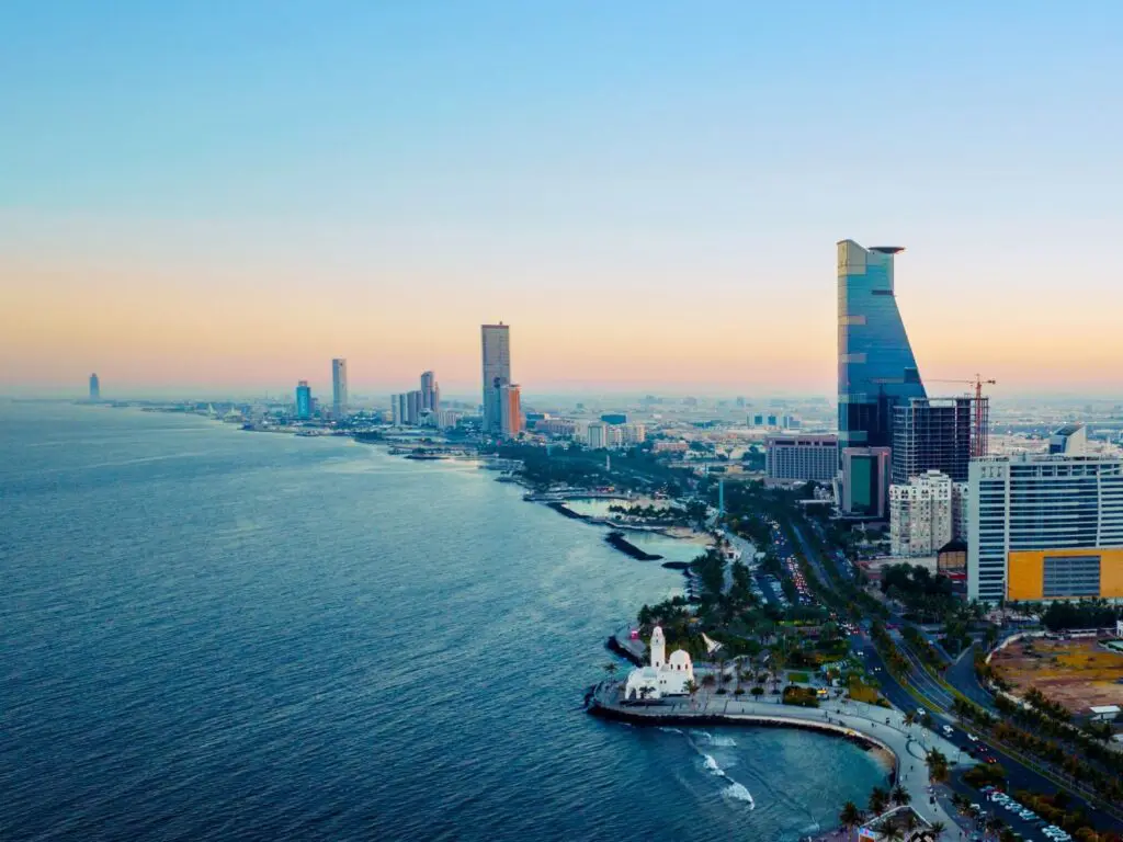 ملكية العقارات للأجانب السعوديين