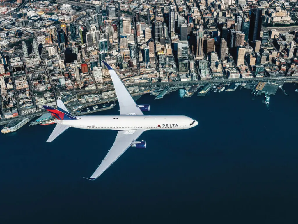 استئناف الرحلات الجوية المباشرة من الرياض إلى سنغافورة 