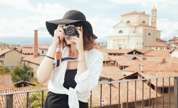 Ten Types of Tourists with their Cameras