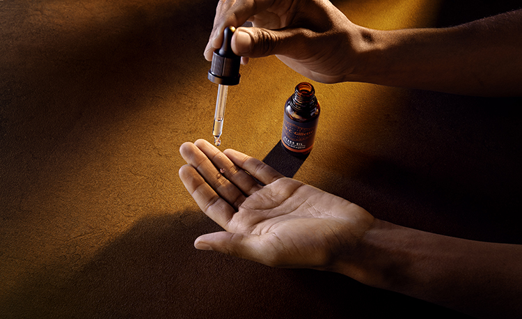 05-dispensing-beard-oil-to-palm-with-dropper_retouched-copy