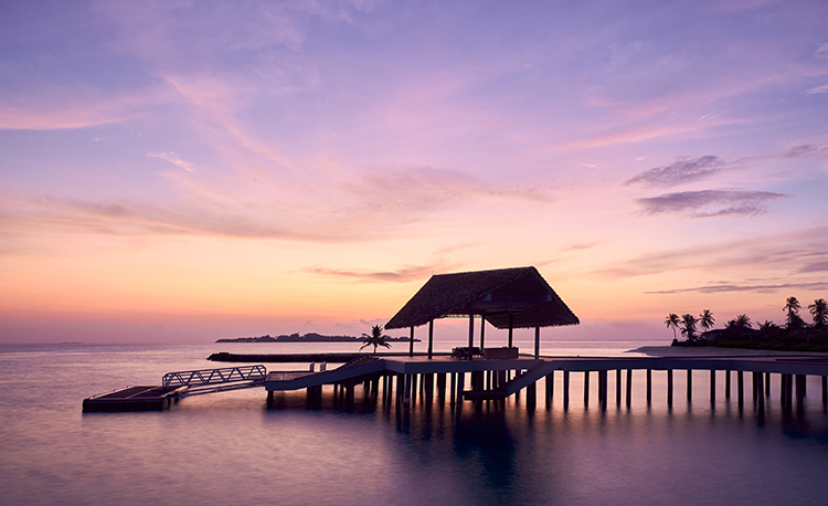 le-meridien-maldives-resort-spa_arrival-platform_sunset-copy