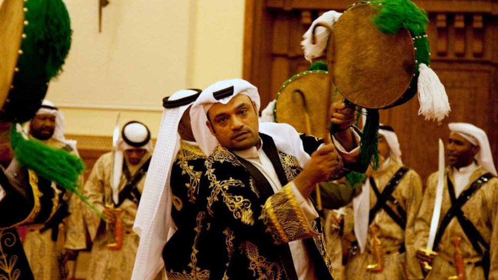 اكتشاف ثقافات جديدة من خلال التعارف على الأجانب في الخليج  - تعرف على عادات وتقاليد الأجانب في الخليج
