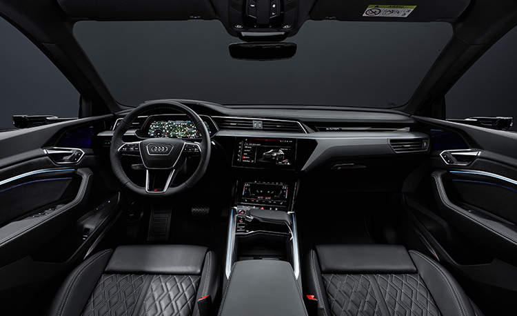 أعلى مستويات الكفاءة وأناقة التصميم: طرح سيارة Audi Q8 e-tron الجديدة في الشرق الأوسط
