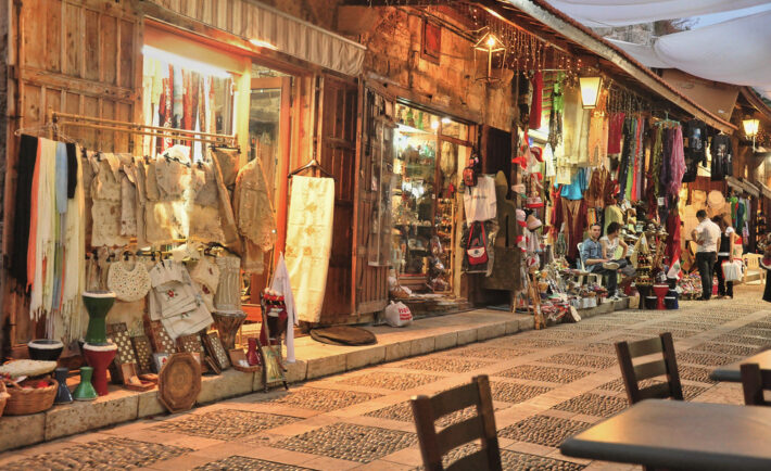 سوق البدو جدة تعرف على أفضل المحلات والأنشطة بداخله