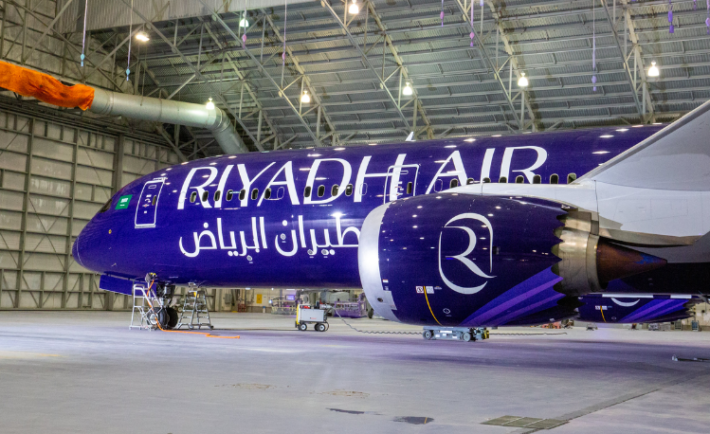 Riyadh Airlines Unveils its Visual Identity with a Spectacular Flight Display.