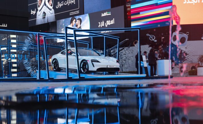 وصول أول سيارة بورشه رياضية كهربائية بالكامل إلى المملكة العربية السعودية