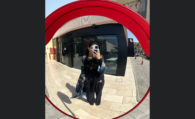 Mirror Selfies in Jeddah Dots