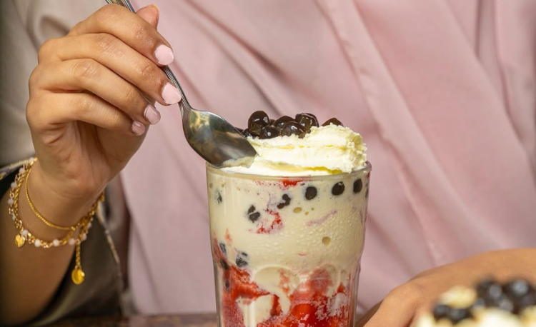 bubble tea in jeddah urth caffe