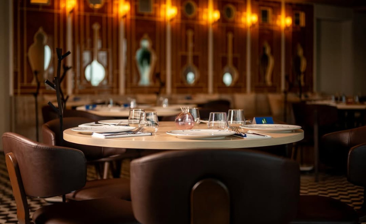 Em Sherif Café table