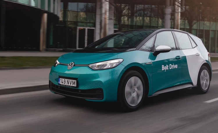 On the move: The most Reliable transportation apps in Jeddah 1 transportation apps in Jeddah bolt