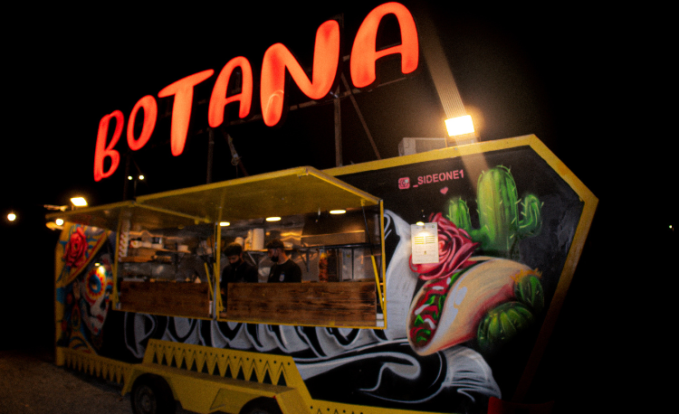 Jeddah food trucks botana