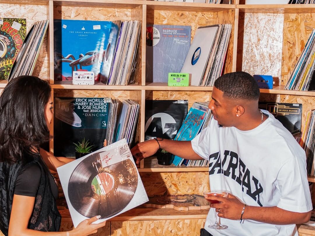 إطلاق الدوبامين: أشياء يجب القيام بها في منطقة جاكس خارج البينالي الثالث أشياء يمكن القيام بها في منطقة JAX خارج البينالي