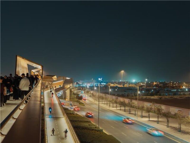 مهندسون يشكلون البوليفارد الرياضي بالرياض