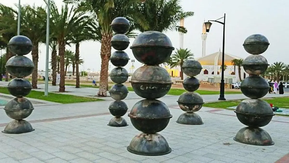 أجمل الأعمال الفنية في منتزه المجسمات العملاقة بجدة