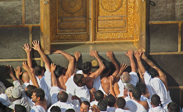 12 Common Mistakes Committed During Hajj 3 Photo Credit: dawn.com