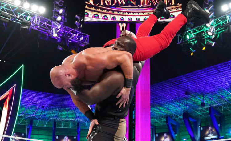 The Fight of the Night at WWE Crown Jewel 4 6