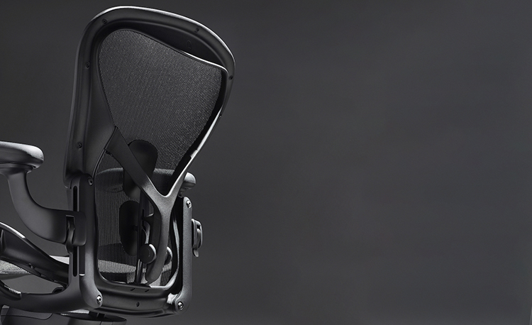 aeron-onyx-ultra-matte-side-credit-herman-miller