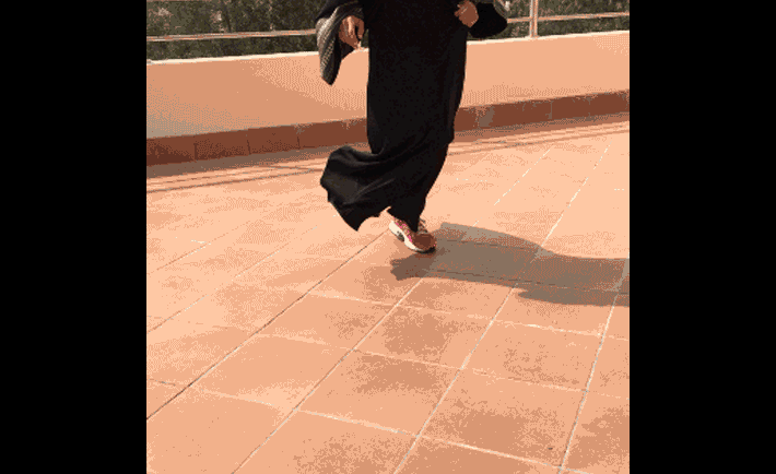 optimized-abaya-struggles-jogging